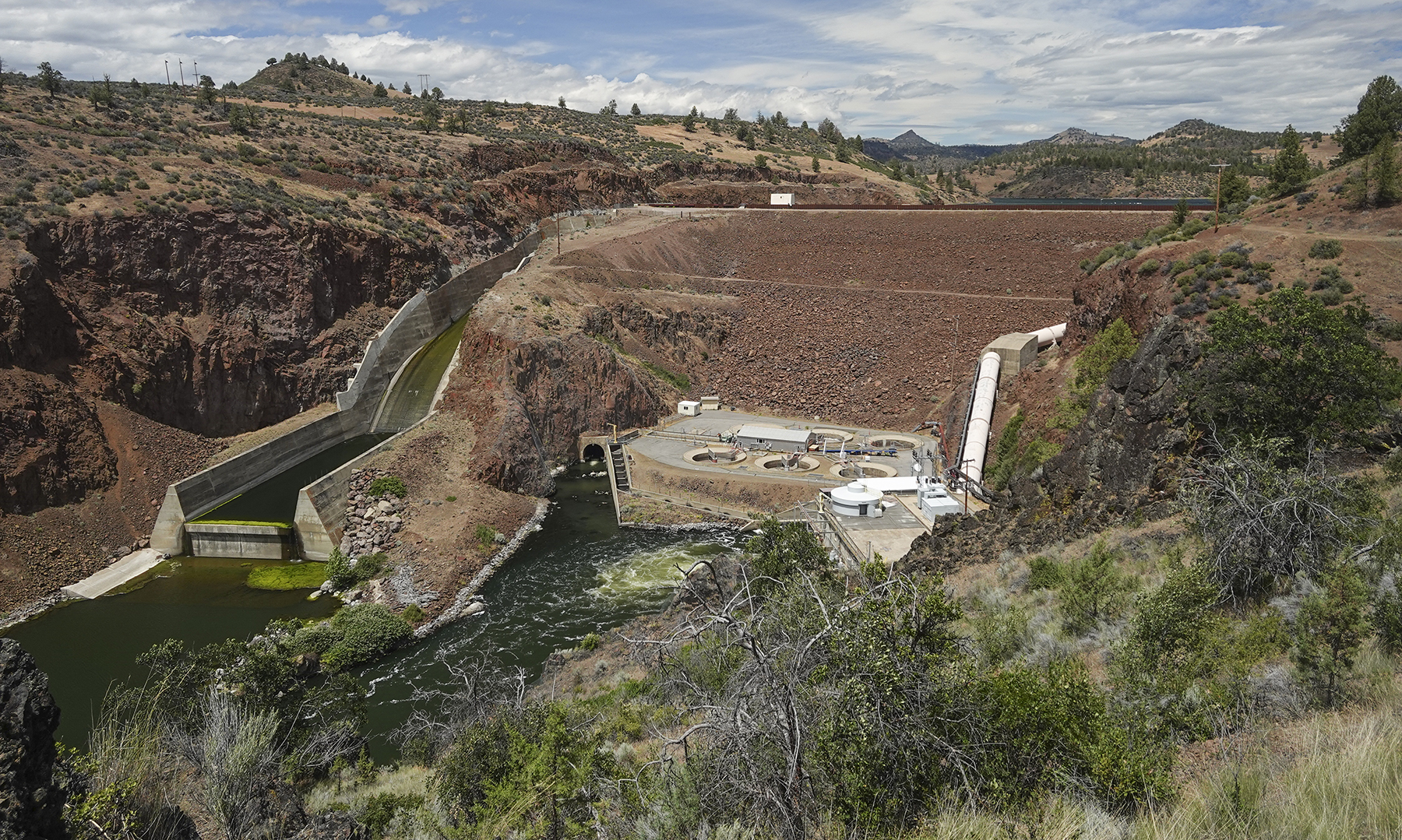 image of an earthfill dam image of an earthfill dam